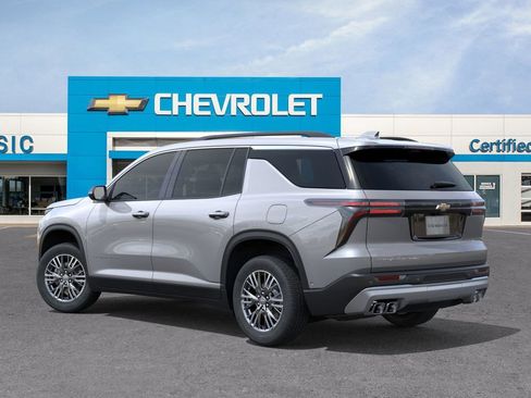 New 2026 Chevrolet Traverse LT w/ Enhanced Driving Package image 3