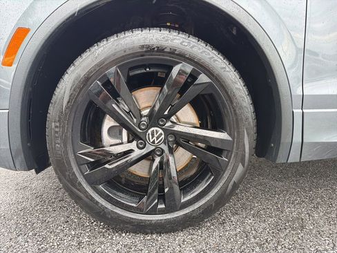 Certified 2024 Volkswagen Tiguan SE R-Line FWD image 6