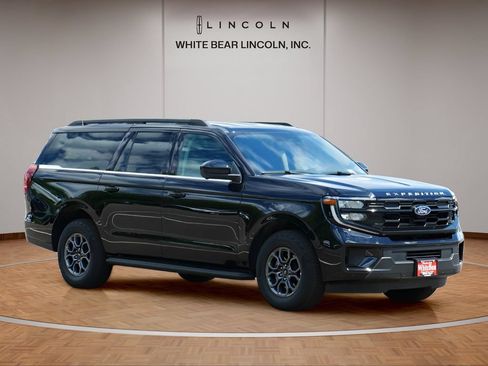 Used 2025 Ford Expedition Max Active AWD/4WD image 3