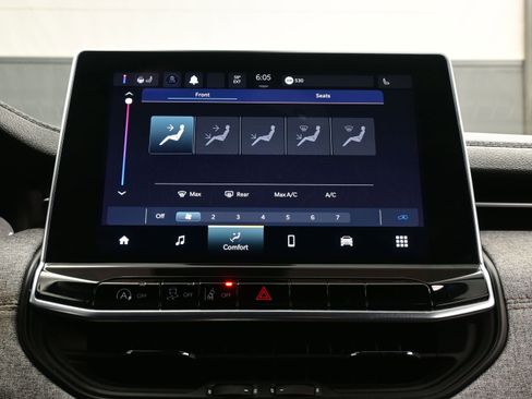 Used 2023 Jeep Compass Latitude image 19