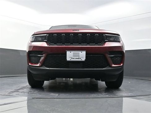 New 2025 Jeep Grand Cherokee Altitude image 18