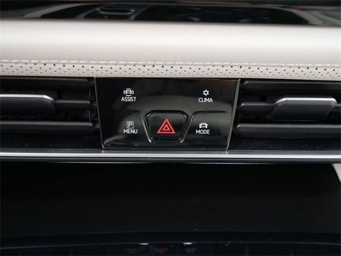 Certified 2025 Volkswagen Atlas SE image 30