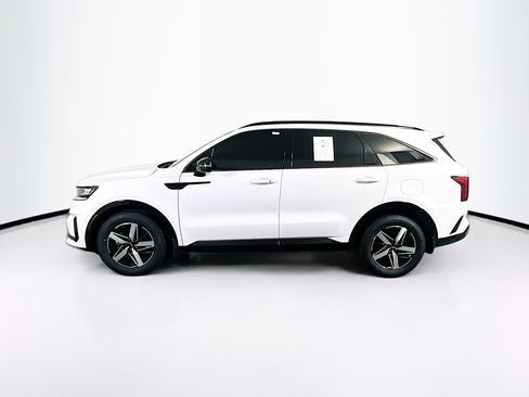 Used 2023 Kia Sorento S image 4