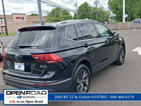 Used 2023 Volkswagen Tiguan SE AWD/4WD image 9