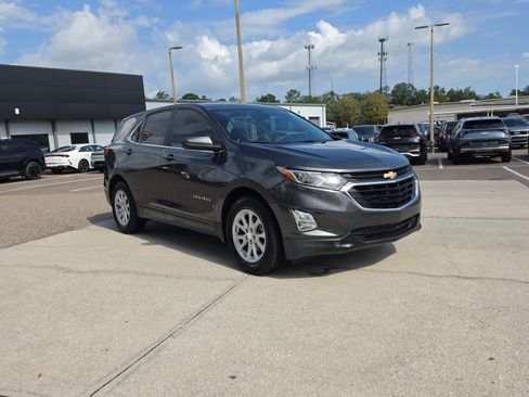 Used 2021 Chevrolet Equinox LT FWD image 2