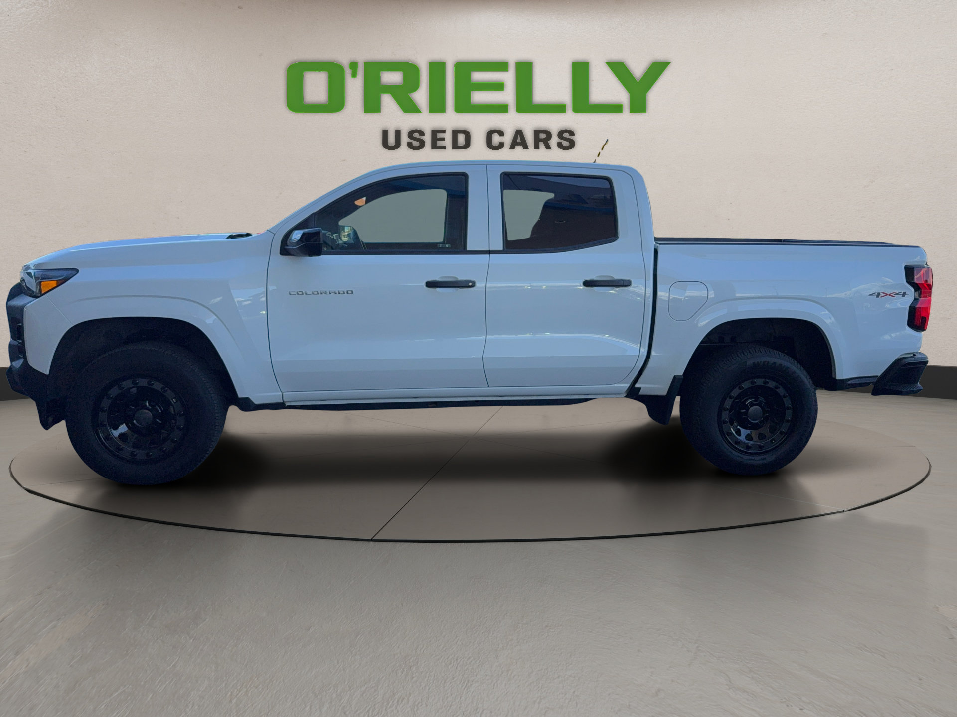 Used 2024 Chevrolet Colorado W/T w/ Technology Package AWD/4WD image 3