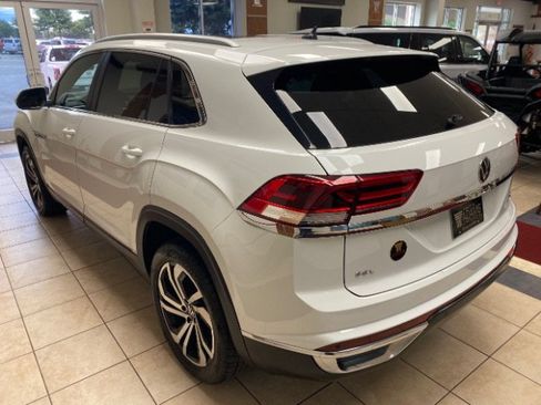 Used 2022 Volkswagen Atlas Cross Sport SEL w/ Cross Sport MDO Package AWD/4WD image 3