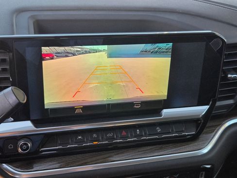 Used 2022 Chevrolet Silverado 1500 LT w/ Z71 Off-Road Package image 18