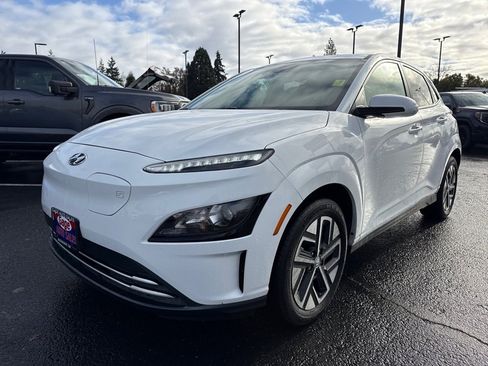 Used 2023 Hyundai Kona SE w/ Cargo Package image 14