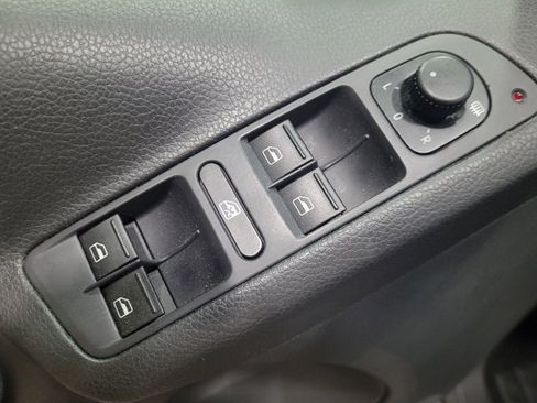 Used 2014 Volkswagen Tiguan S FWD image 27