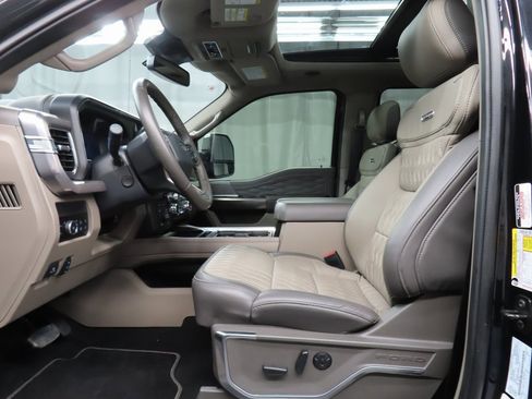 Used 2025 Ford F350 Platinum w/ Platinum Plus Package image 9