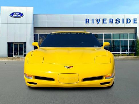 Used 2004 Chevrolet Corvette Coupe w/ Roof Package RWD image 2