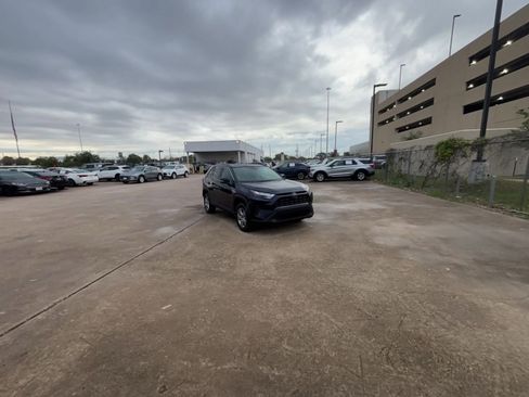 Used 2025 Toyota RAV4 XLE image 16