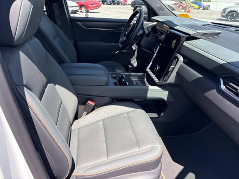 Used 2025 GMC Acadia AT4 AWD/4WD image 23
