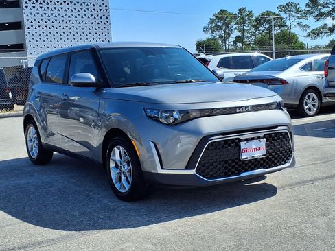 Used 2023 Kia Soul LX w/ Option Group 015 FWD image 2