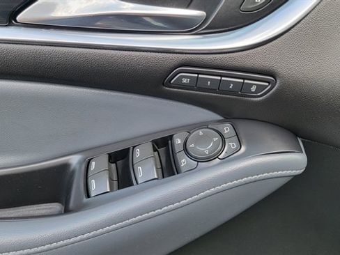 Used 2022 Buick Enclave Premium image 16