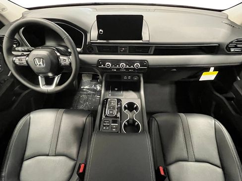 New 2025 Honda Pilot Touring image 17