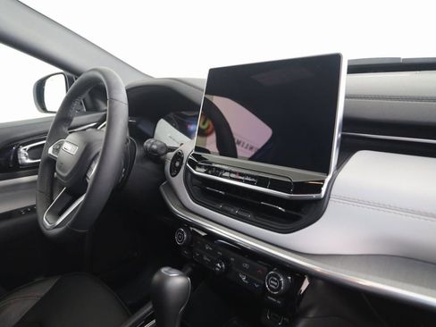 Used 2024 Jeep Compass Limited image 38