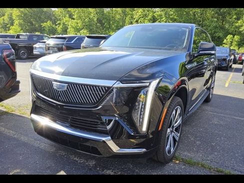 Used 2025 Cadillac Escalade IQ Luxury 2 w/ LPO, Premium Carpet Package AWD/4WD image 9