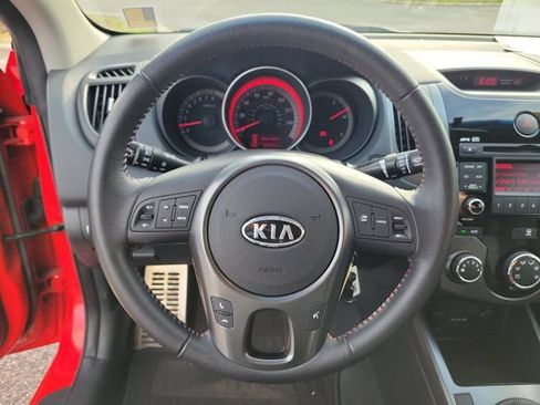 Used 2010 Kia Forte Koup SX w/ Leather Pkg FWD image 18