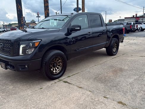 Used 2019 Nissan Titan SL w/ Midnight Edition AWD/4WD image 3