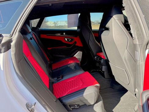 Used 2021 Lamborghini Urus AWD/4WD image 23