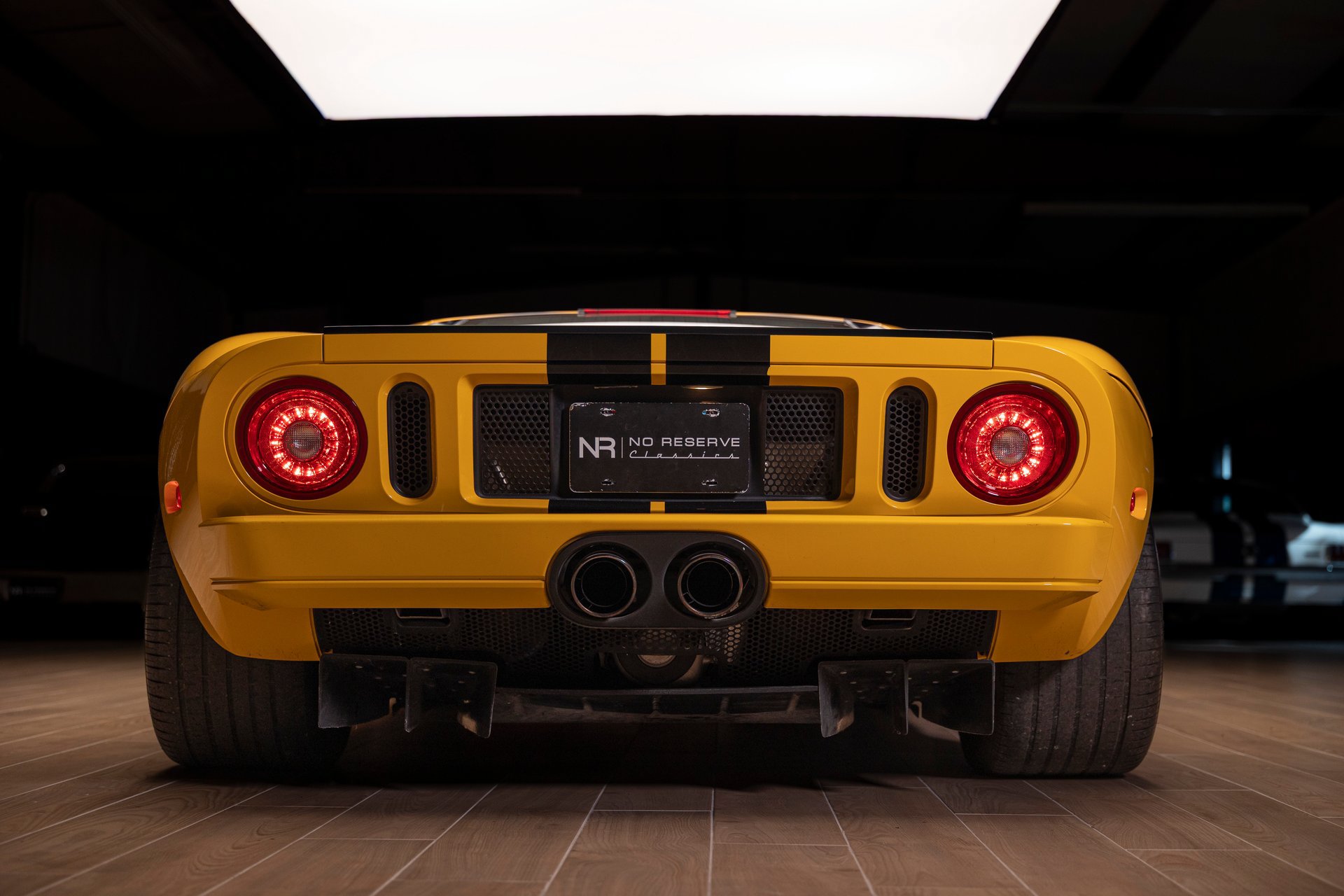 Used 2005 Ford GT RWD image 26