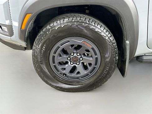 Used 2025 Nissan Frontier PRO-4X w/ Pro Convenience Package image 8
