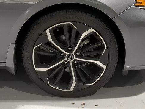 Used 2024 Nissan Altima 2.5 SR w/ SR Premium Package FWD image 6
