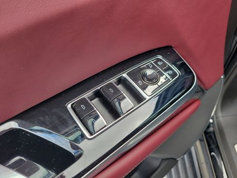 Used 2025 Cadillac Escalade ESV Premium Luxury w/ Touring Package image 18