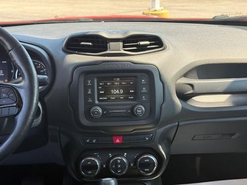 Used 2017 Jeep Renegade Altitude AWD/4WD image 14