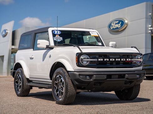 Used 2023 Ford Bronco Outer Banks AWD/4WD image 1