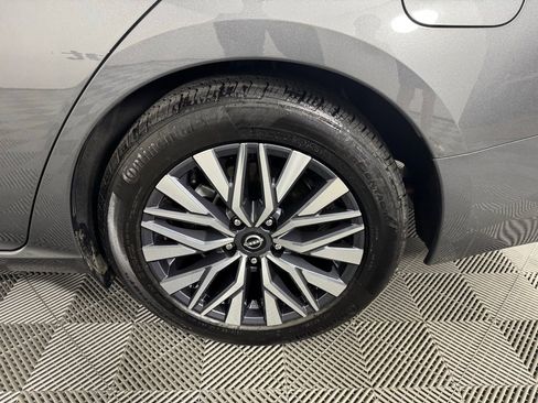 Used 2025 Nissan Altima 2.5 SV FWD image 42