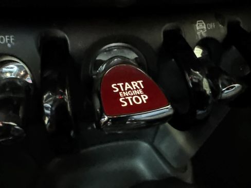 Used 2020 MINI Cooper 4-Door Hardtop FWD image 23