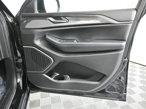 Used 2022 Jeep Grand Cherokee L Laredo image 12