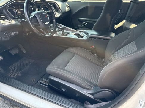 Used 2019 Dodge Challenger SXT image 6