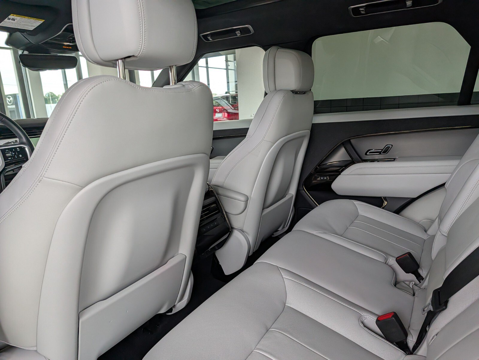 Used 2025 Land Rover Range Rover Sport SE AWD/4WD image 11