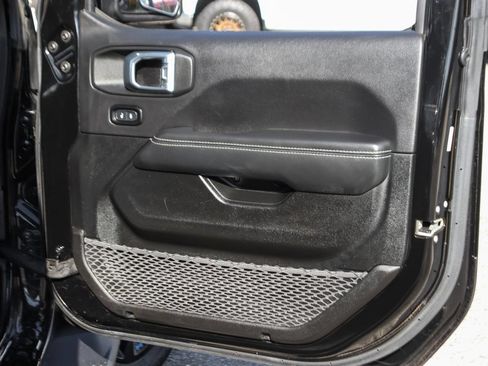 Used 2023 Jeep Wrangler Unlimited Sahara AWD/4WD image 39