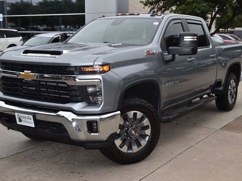 Used 2024 Chevrolet Silverado 2500 LT AWD/4WD image 43
