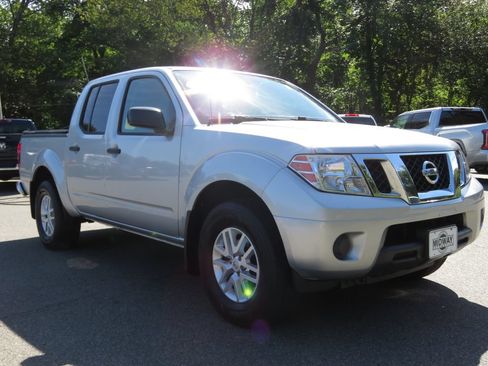 Used 2019 Nissan Frontier SV AWD/4WD image 3