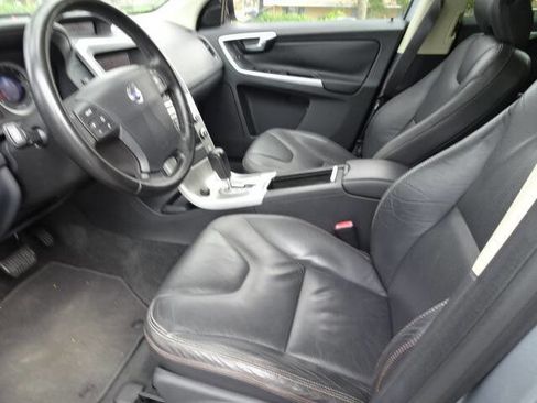 Used 2010 Volvo XC60 T6 image 33