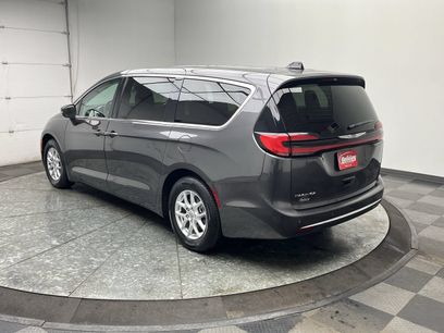 Used 2023 Chrysler Pacifica Touring-L