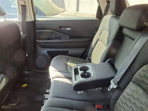 Used 2022 Nissan Pathfinder SV image 7