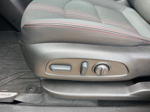 Used 2022 Chevrolet Equinox RS w/ LPO, Floor Liner Package AWD/4WD image 12