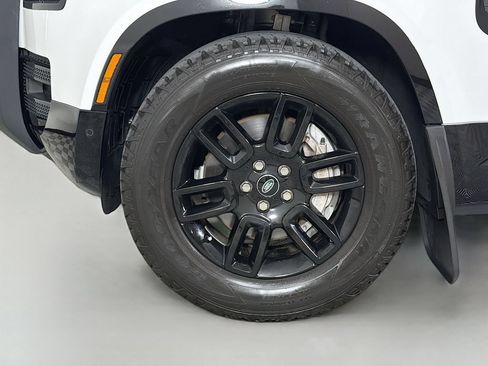 Used 2023 Land Rover Defender 90 X-Dynamic SE AWD/4WD image 33