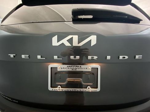 Used 2022 Kia Telluride EX w/ EX Premium Package FWD image 28