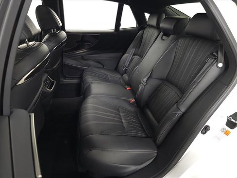 Used 2024 Lexus LS 500 AWD w/ Luxury Package image 34