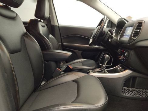 Used 2019 Jeep Compass Latitude FWD image 21