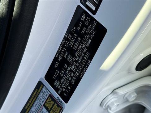 New 2025 Kia K4 LXS image 32