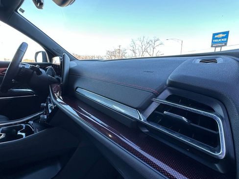 Used 2024 Chevrolet Traverse RS image 34